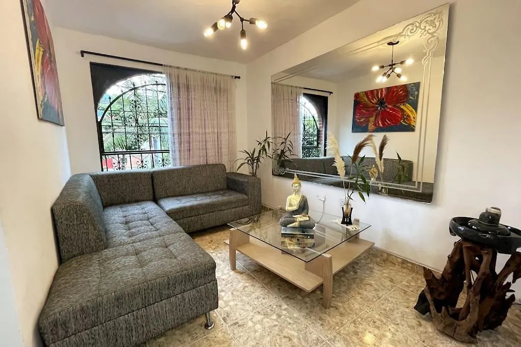 Medellin Tu Hogar En La Eterna Primavera 0*,  コロンビア
